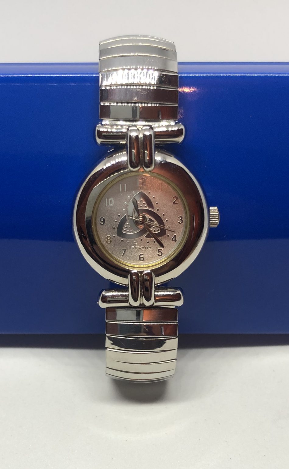 Silvertone Ladies expanding bracelet watch Ladies View Shop Cafe